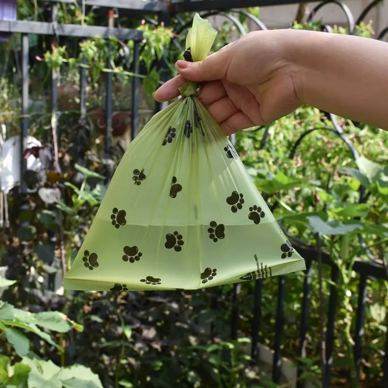 Sac poubelle parfumé biodégradable pour animaux de compagnie, disponible en plusieurs quantités.