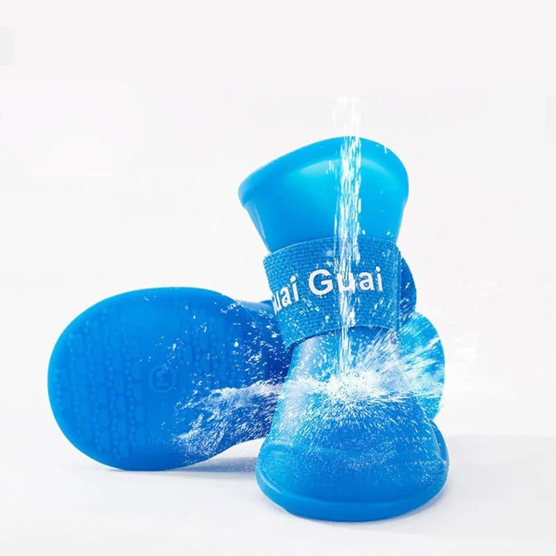 vRainPaws bottes pour chien bleu avec de l'eau qui coule dessus